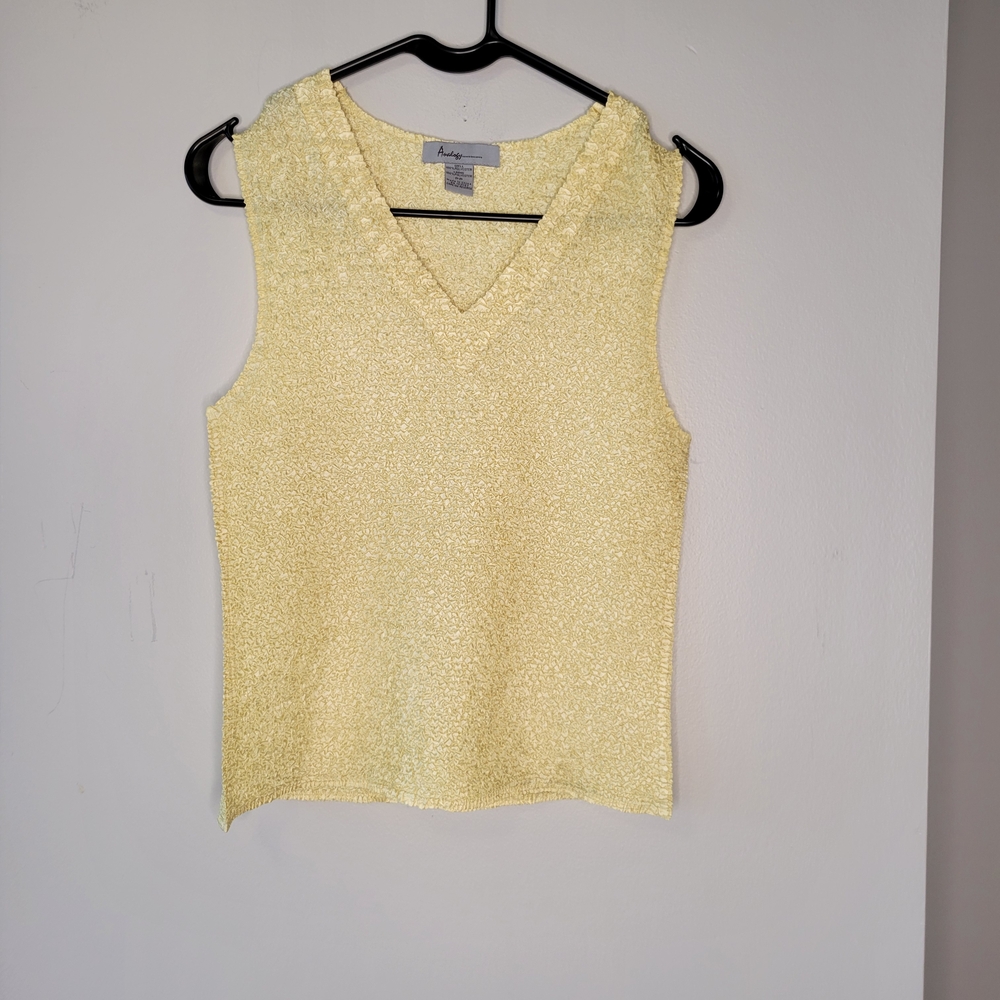 Analogy Yellow Textured Sleeveless Blouse Women’s Petite V-Neck Top